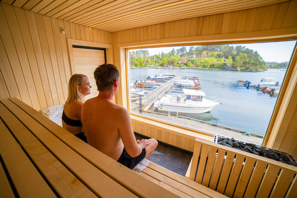 Nyt høstkvelden i saunaen